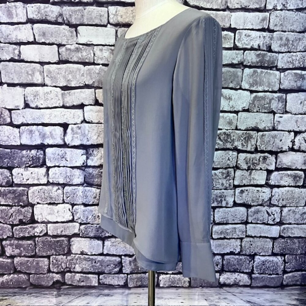 White House Black Market Split Back Gray Blouse Size 12 - Picture 3 of 8